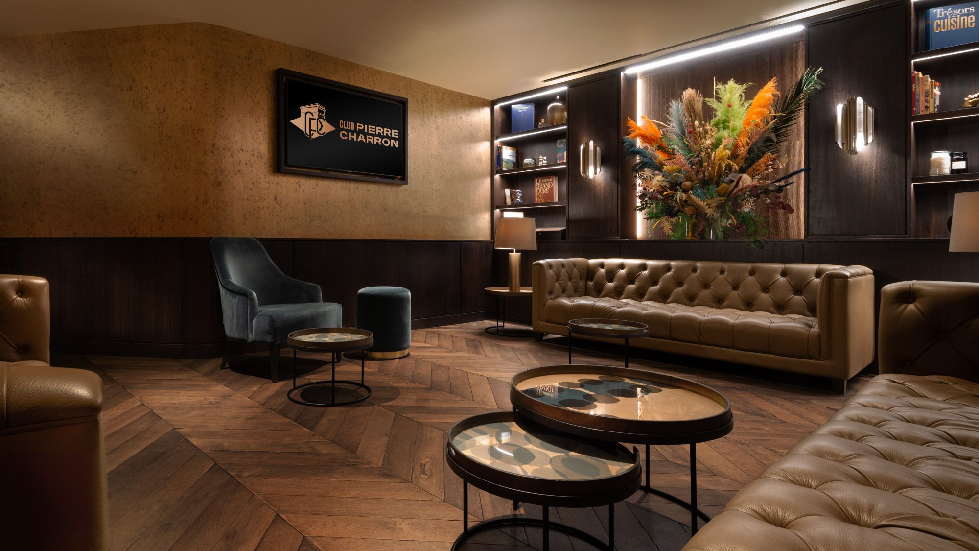 smoking room of club pierre charron