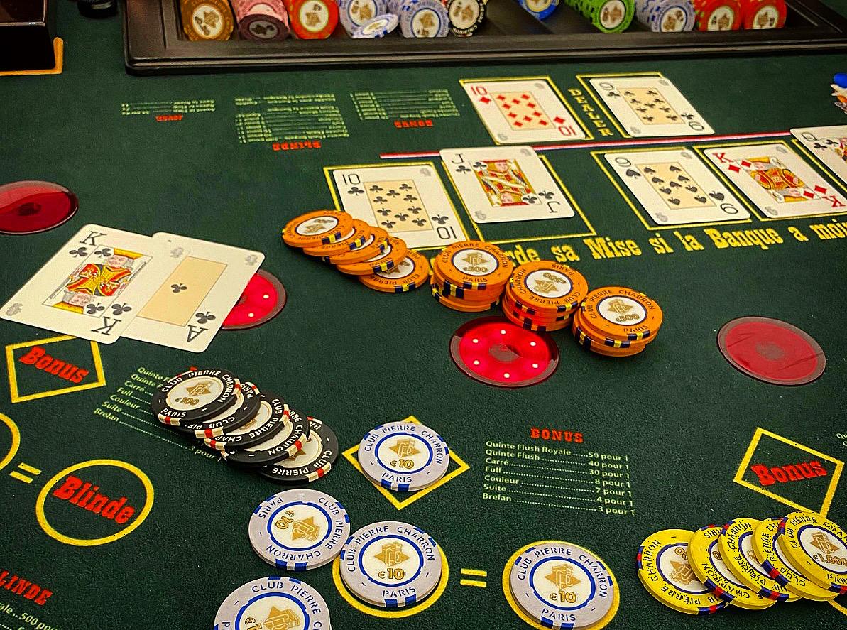 a game of ultimate texas hold'em 